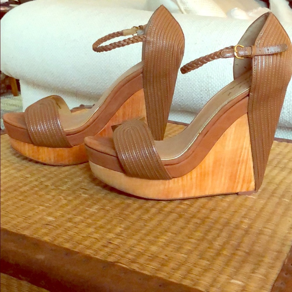 The most gorgeous wood wedges EVER.